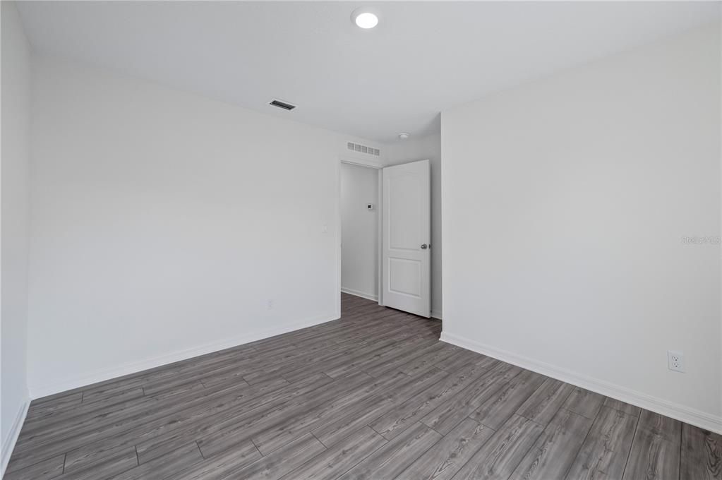 Activo con contrato: $329,900 (3 camas, 2 baños, 1680 Pies cuadrados)