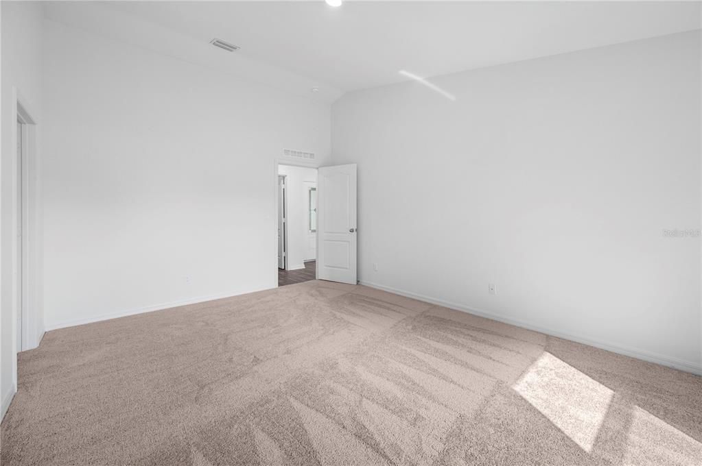 Activo con contrato: $329,900 (3 camas, 2 baños, 1680 Pies cuadrados)