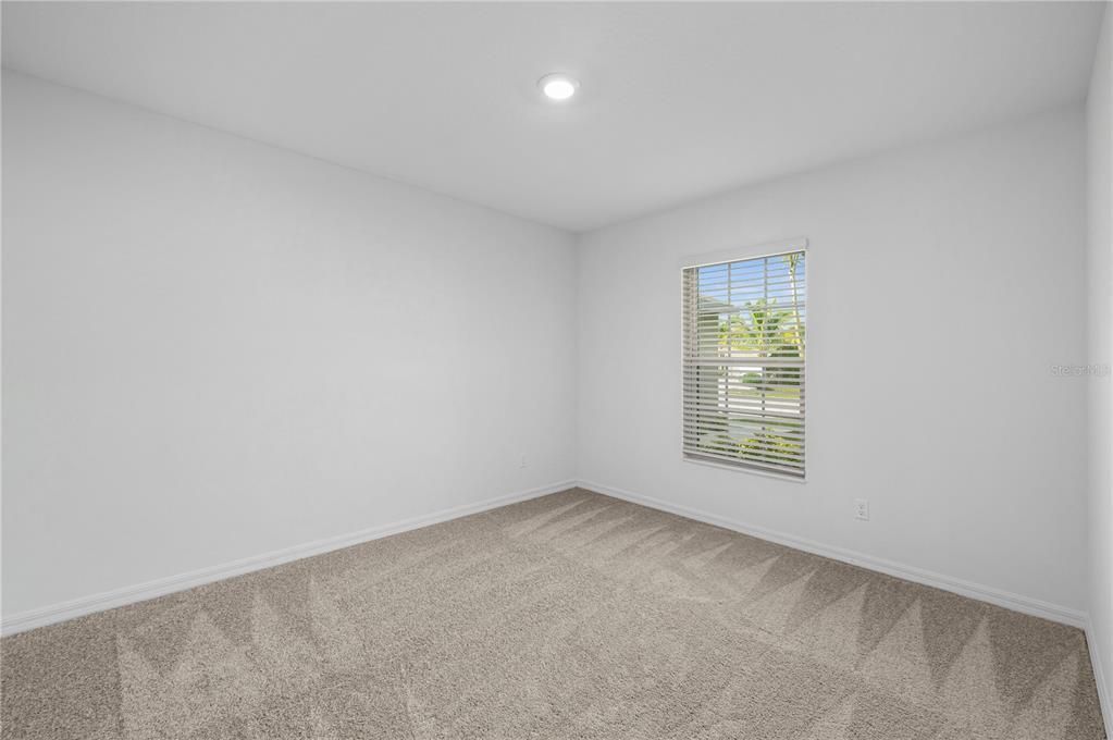 Activo con contrato: $329,900 (3 camas, 2 baños, 1680 Pies cuadrados)