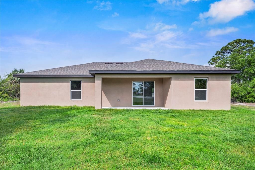 Activo con contrato: $329,900 (3 camas, 2 baños, 1680 Pies cuadrados)