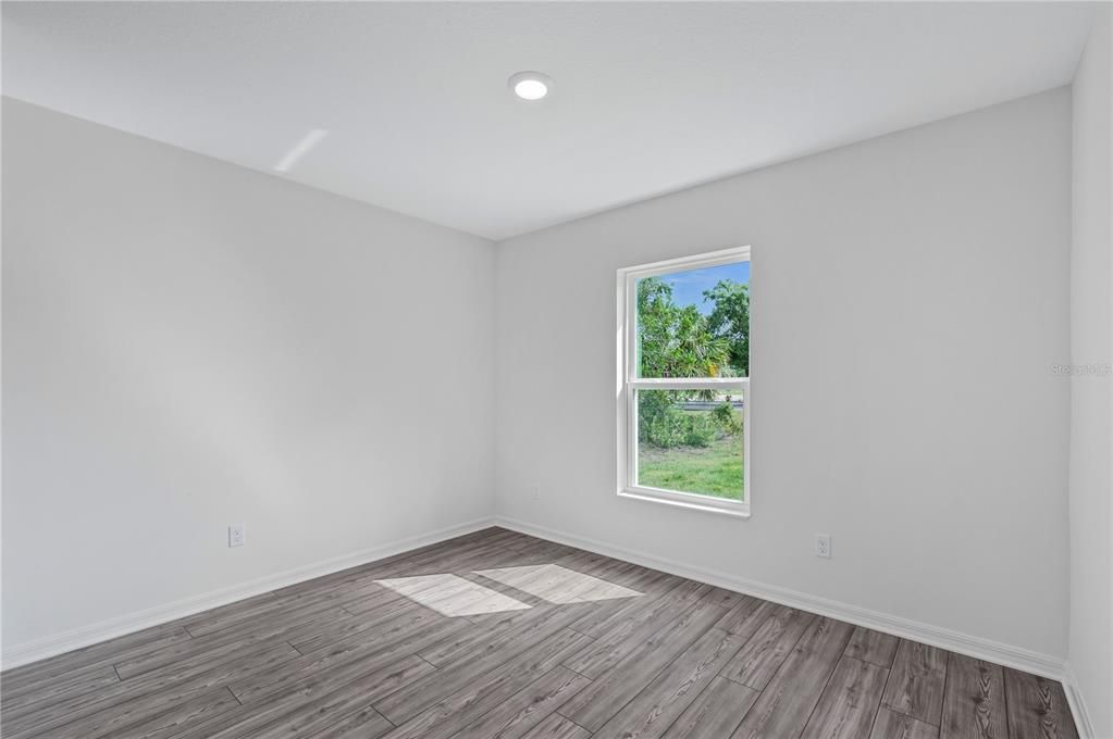 Activo con contrato: $329,900 (3 camas, 2 baños, 1680 Pies cuadrados)