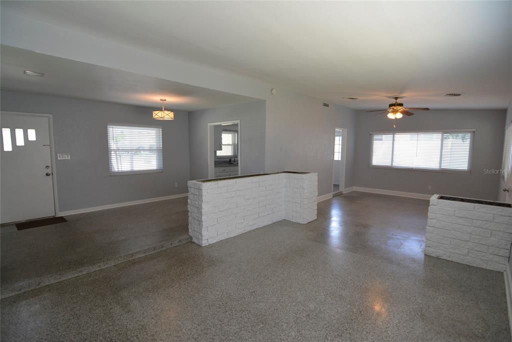 For Rent: $2,450 (3 beds, 2 baths, 1496 Square Feet)