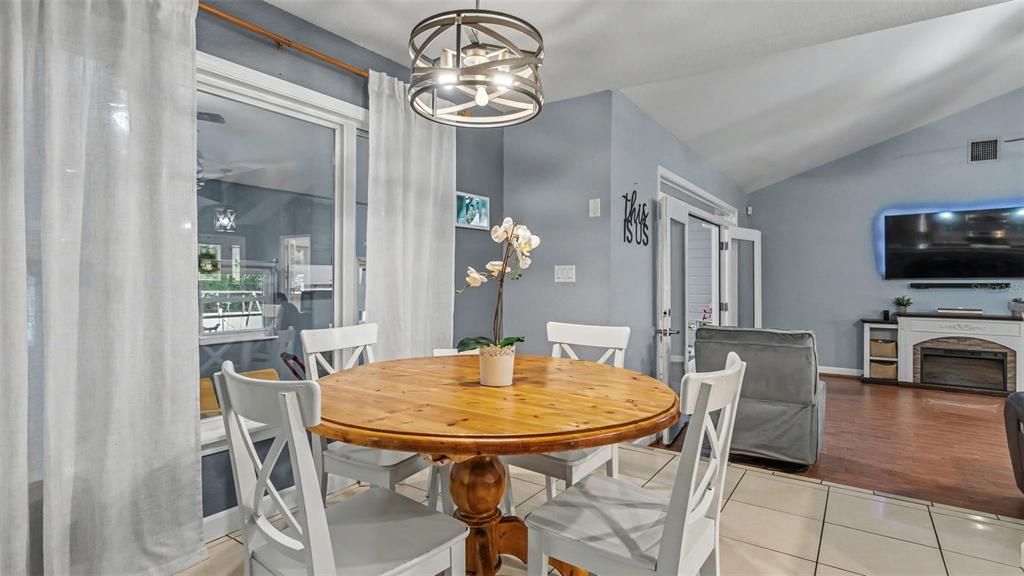 En Venta: $580,000 (4 camas, 2 baños, 3086 Pies cuadrados)
