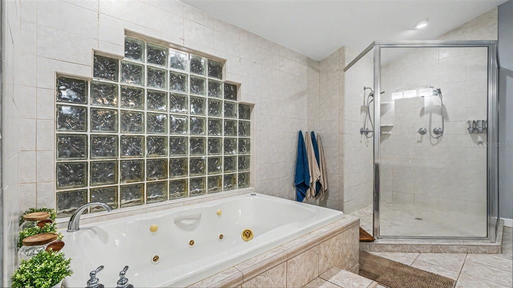 En Venta: $580,000 (4 camas, 2 baños, 3086 Pies cuadrados)