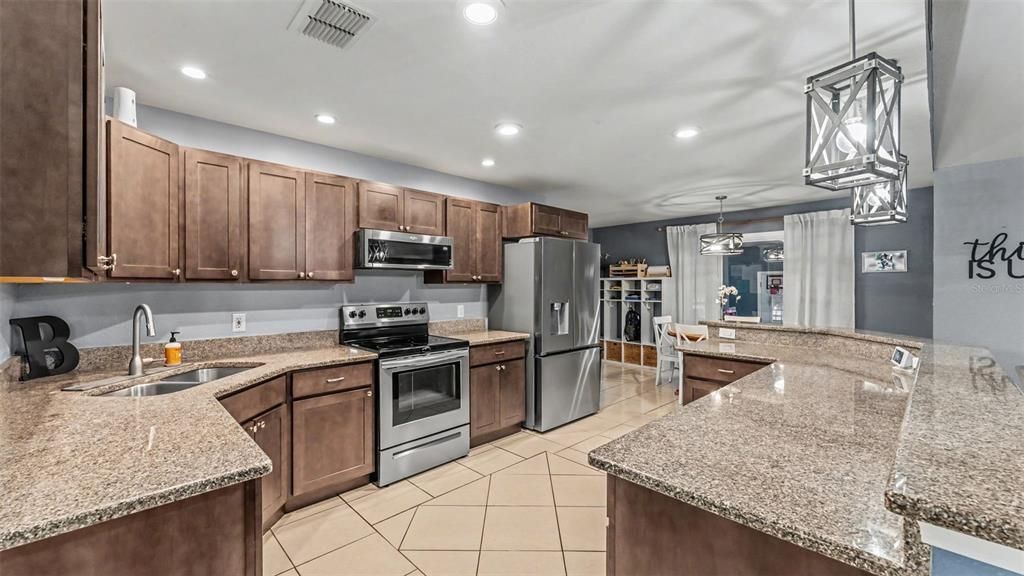 En Venta: $580,000 (4 camas, 2 baños, 3086 Pies cuadrados)