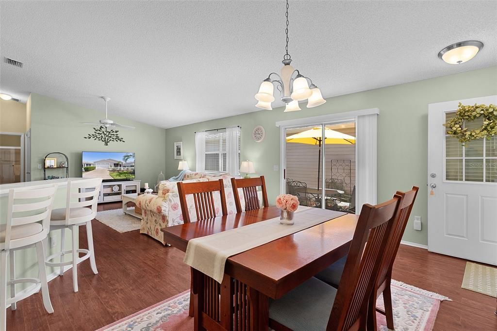 For Sale: $279,000 (2 beds, 2 baths, 1188 Square Feet)