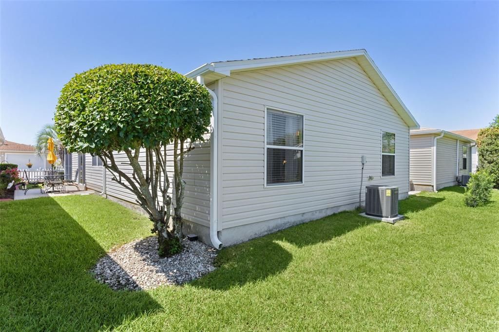 For Sale: $279,000 (2 beds, 2 baths, 1188 Square Feet)