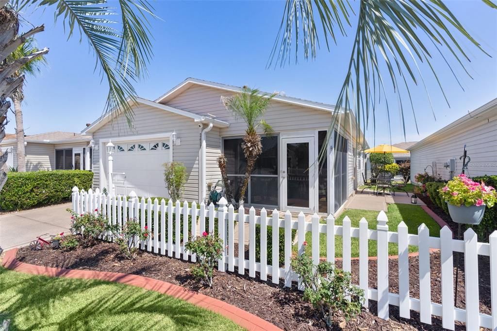 For Sale: $279,000 (2 beds, 2 baths, 1188 Square Feet)