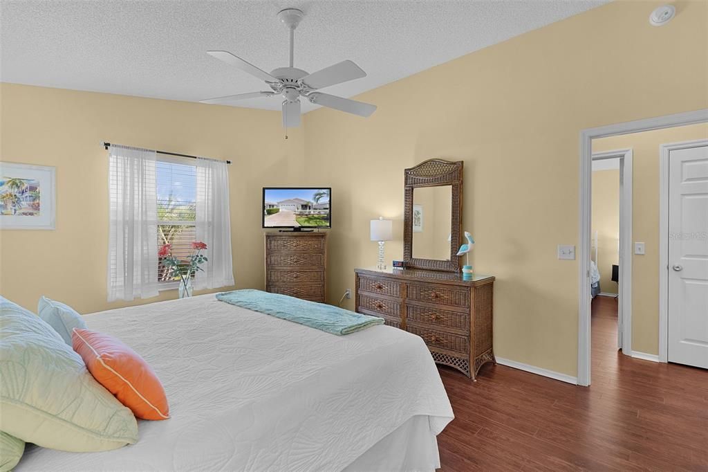 For Sale: $279,000 (2 beds, 2 baths, 1188 Square Feet)