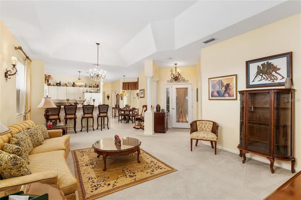 For Sale: $304,900 (3 beds, 3 baths, 1781 Square Feet)