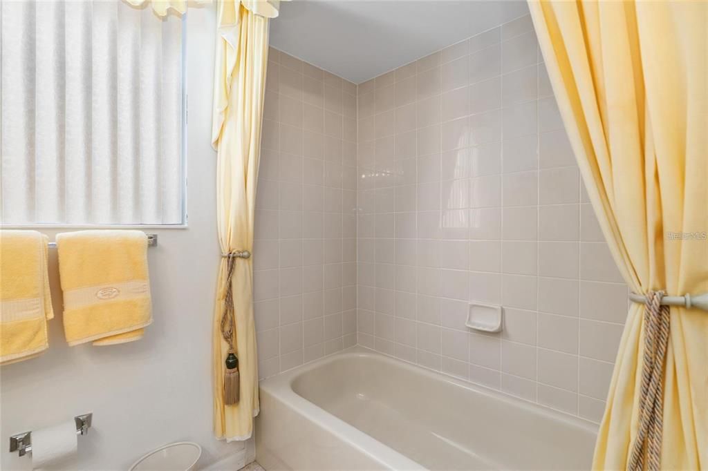 For Sale: $304,900 (3 beds, 3 baths, 1781 Square Feet)