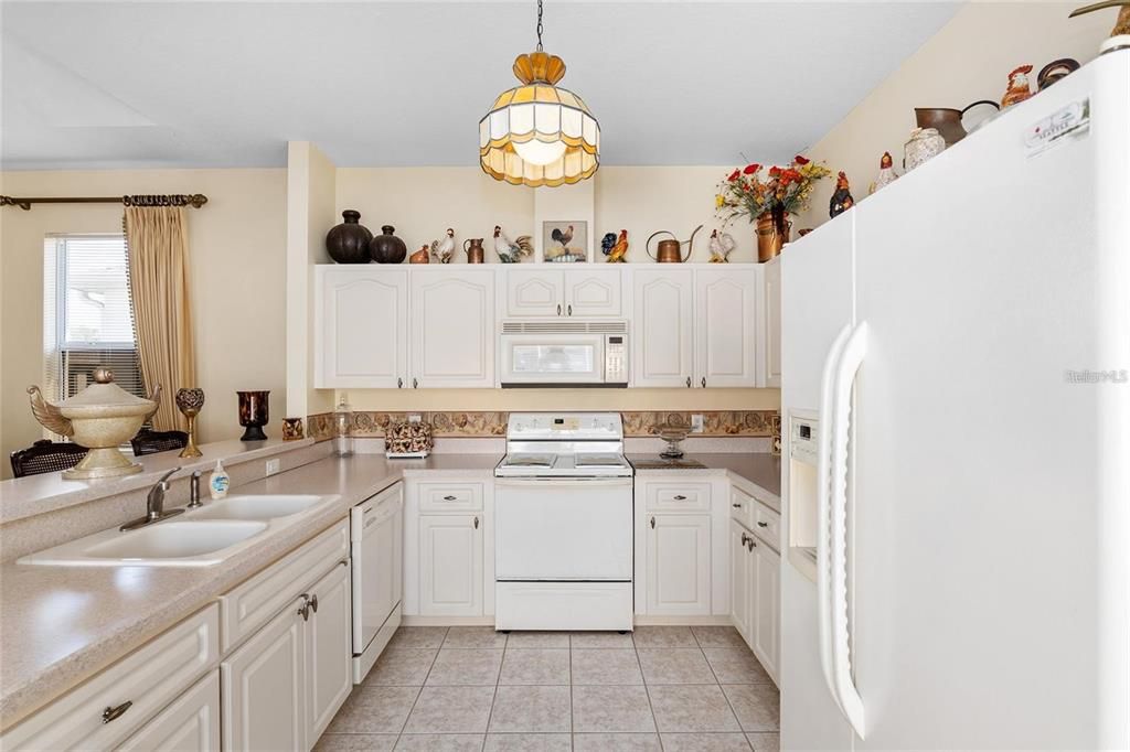 For Sale: $304,900 (3 beds, 3 baths, 1781 Square Feet)