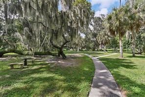 For Sale: $235,000 (2 beds, 2 baths, 1137 Square Feet)