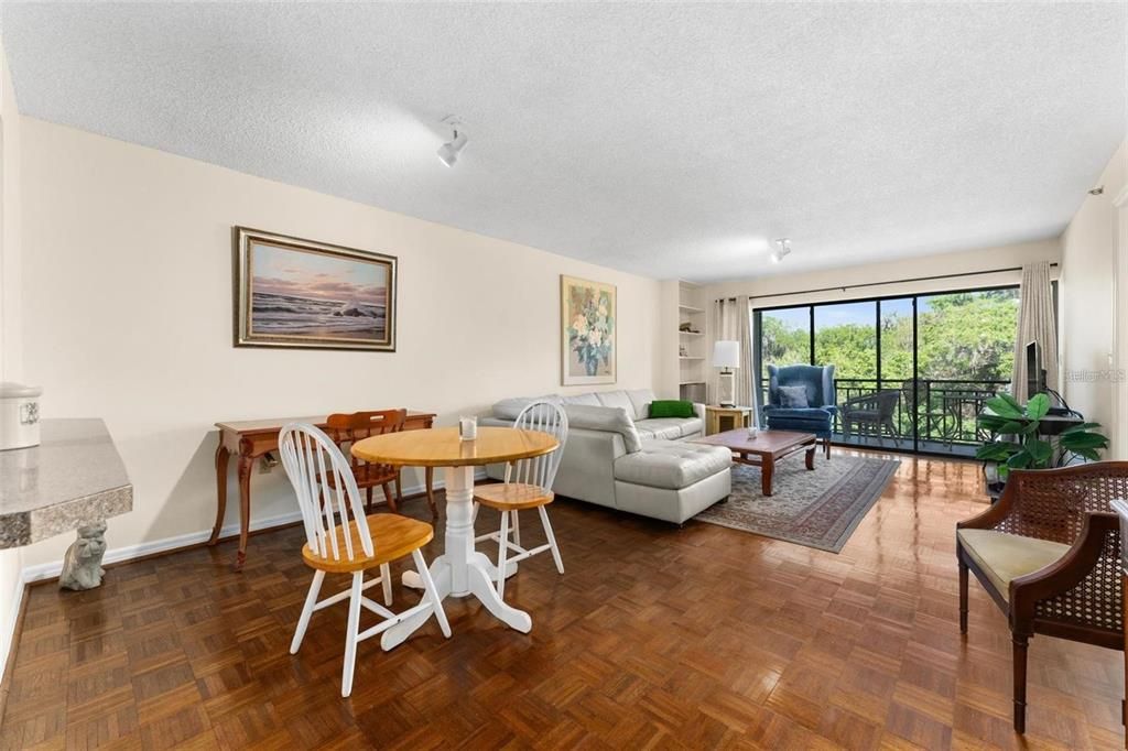 En Venta: $235,000 (2 camas, 2 baños, 1137 Pies cuadrados)