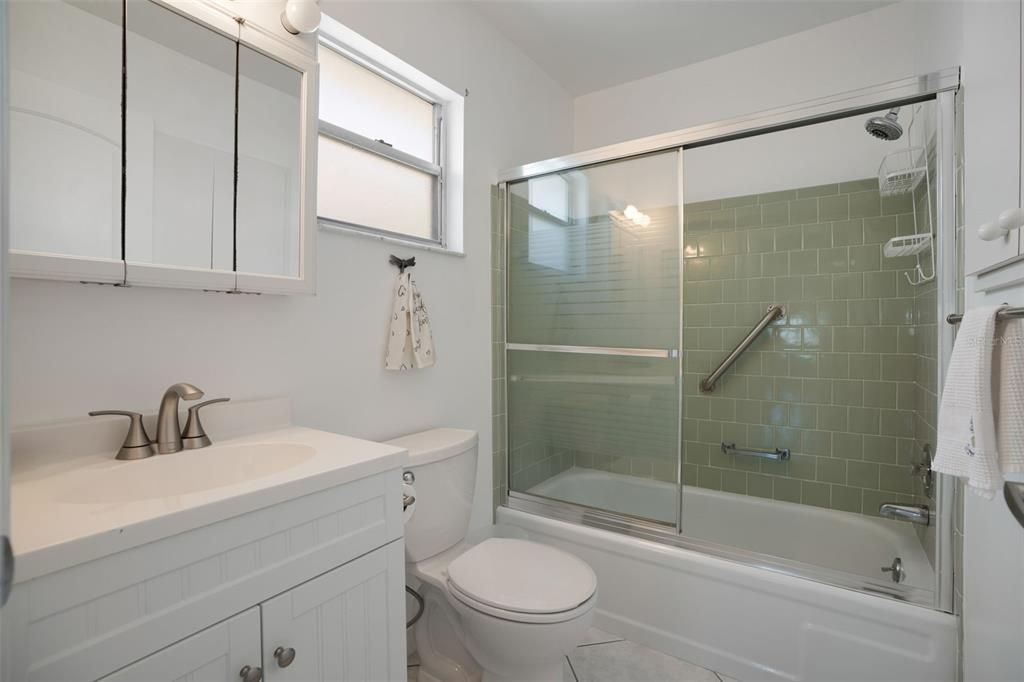 Activo con contrato: $299,000 (2 camas, 2 baños, 1480 Pies cuadrados)