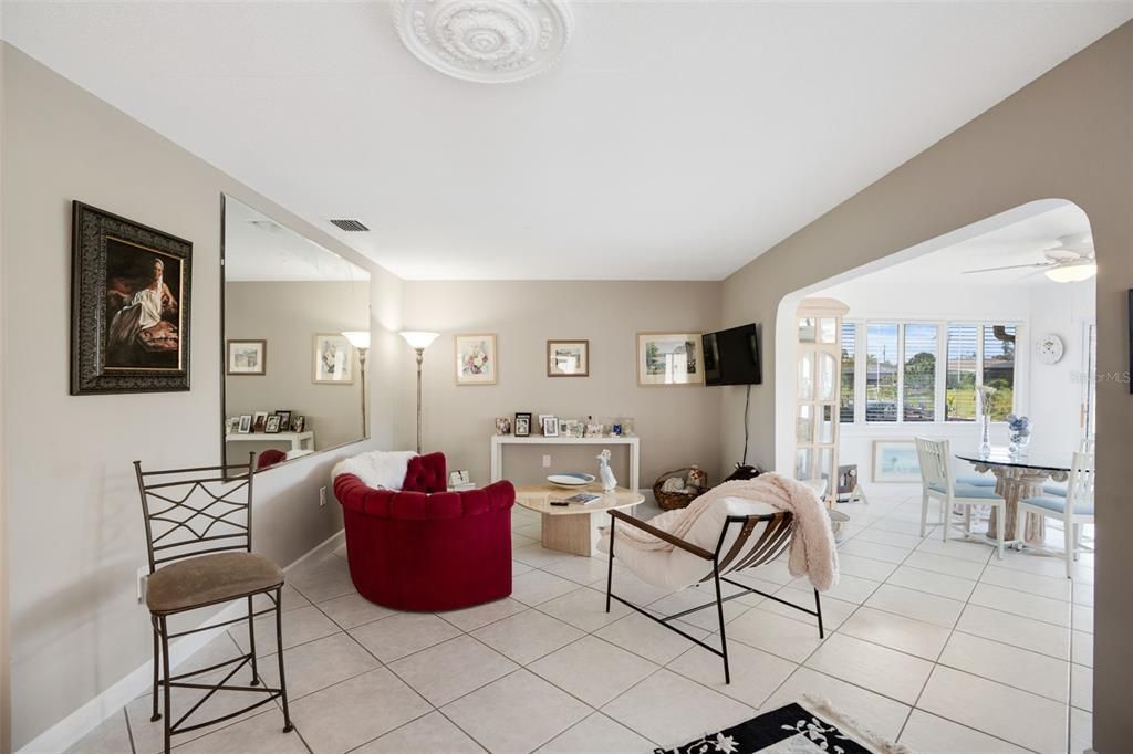 Activo con contrato: $299,000 (2 camas, 2 baños, 1480 Pies cuadrados)