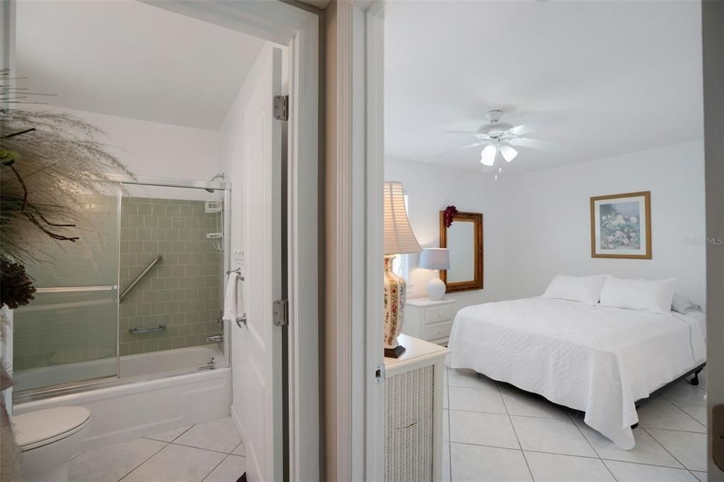 Activo con contrato: $299,000 (2 camas, 2 baños, 1480 Pies cuadrados)