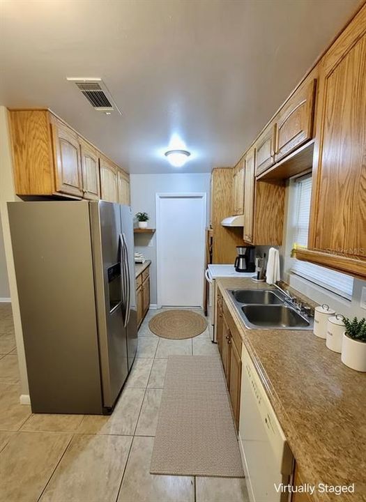 For Sale: $169,000 (3 beds, 1 baths, 936 Square Feet)