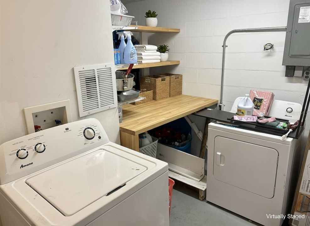 For Sale: $169,000 (3 beds, 1 baths, 936 Square Feet)