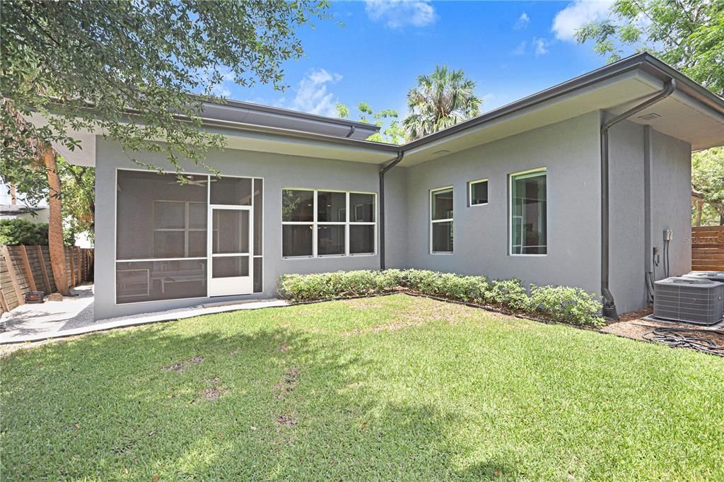 Activo con contrato: $925,000 (4 camas, 3 baños, 2328 Pies cuadrados)