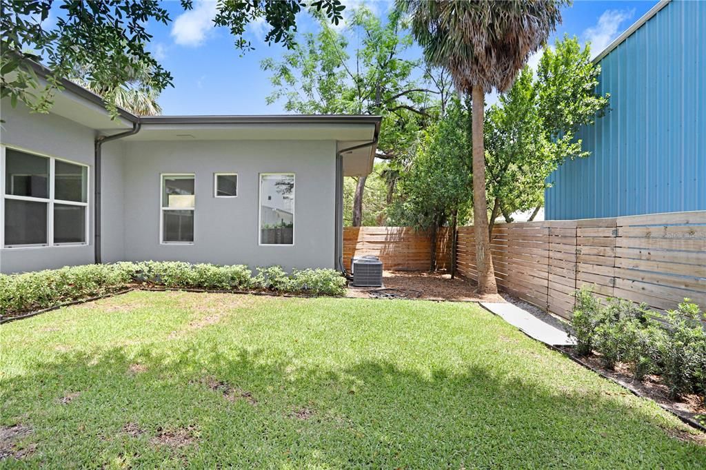 Activo con contrato: $925,000 (4 camas, 3 baños, 2328 Pies cuadrados)