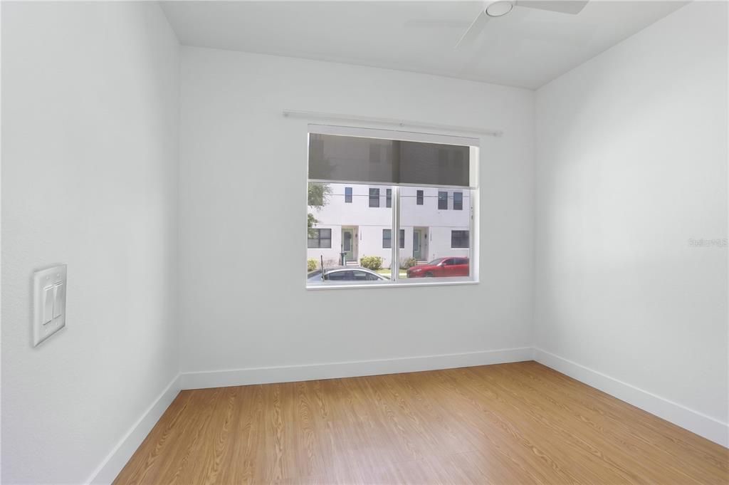 Activo con contrato: $925,000 (4 camas, 3 baños, 2328 Pies cuadrados)