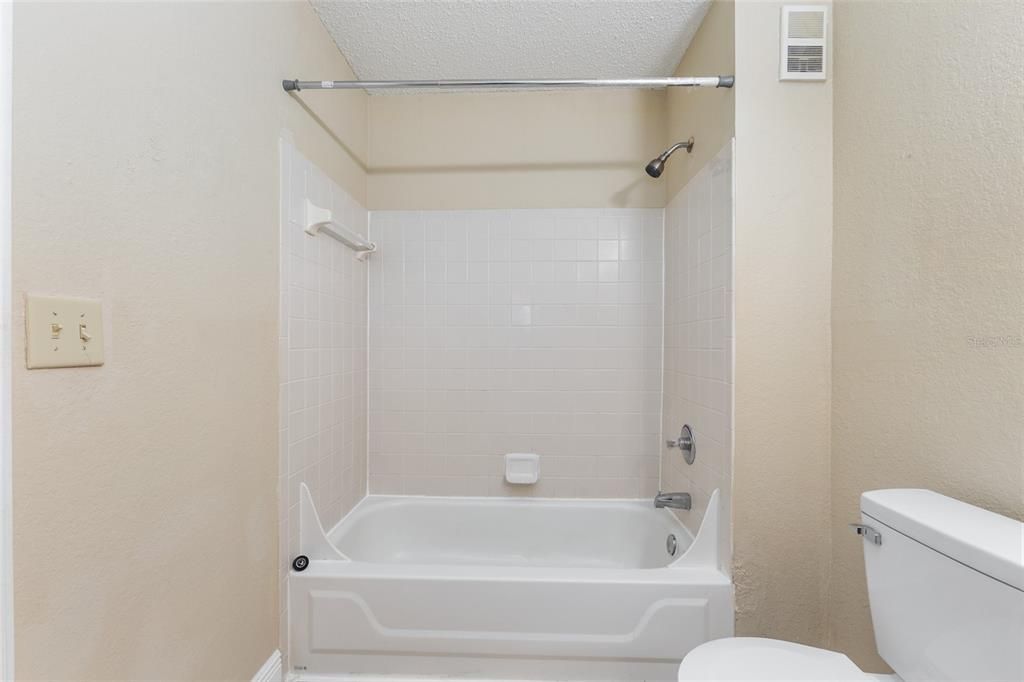 En Venta: $140,000 (2 camas, 2 baños, 950 Pies cuadrados)