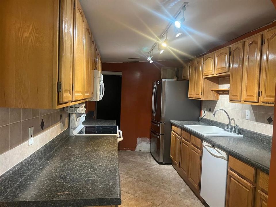 For Sale: $189,000 (2 beds, 2 baths, 1088 Square Feet)