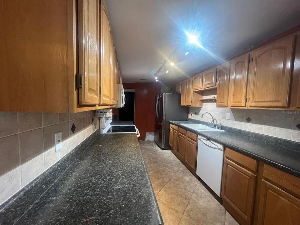 For Sale: $189,000 (2 beds, 2 baths, 1088 Square Feet)