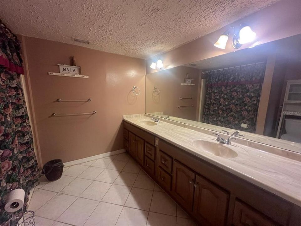 For Sale: $189,000 (2 beds, 2 baths, 1088 Square Feet)