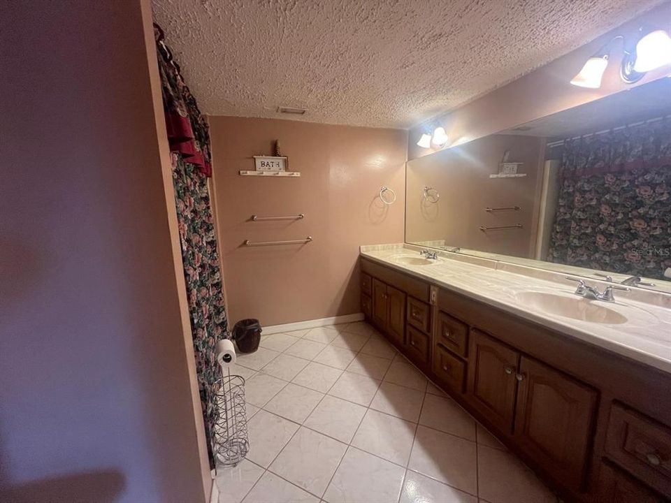 For Sale: $189,000 (2 beds, 2 baths, 1088 Square Feet)