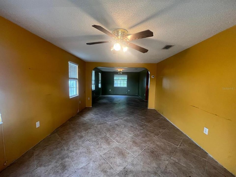 For Sale: $189,000 (2 beds, 2 baths, 1088 Square Feet)