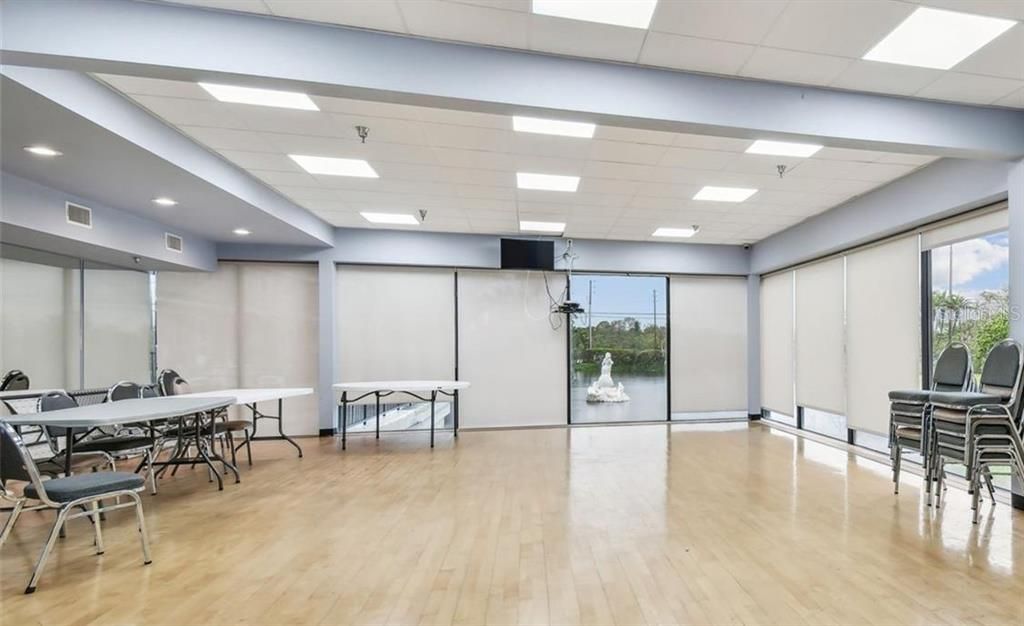 For Rent: $2,700 (2 beds, 2 baths, 1524 Square Feet)