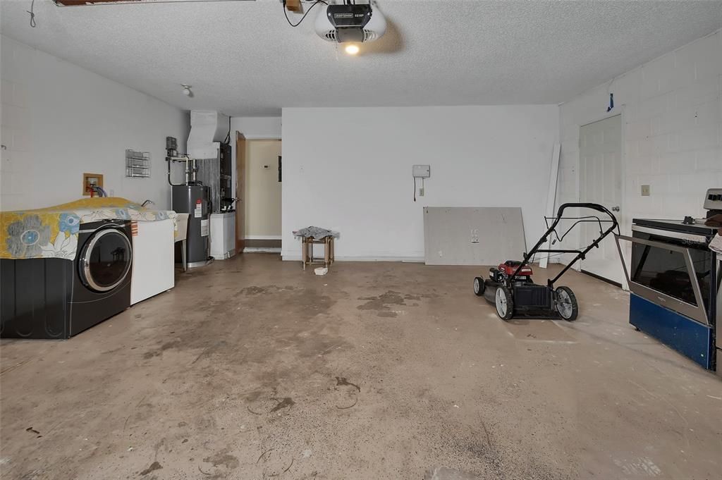 Active With Contract: $210,000 (3 beds, 2 baths, 1277 Square Feet)