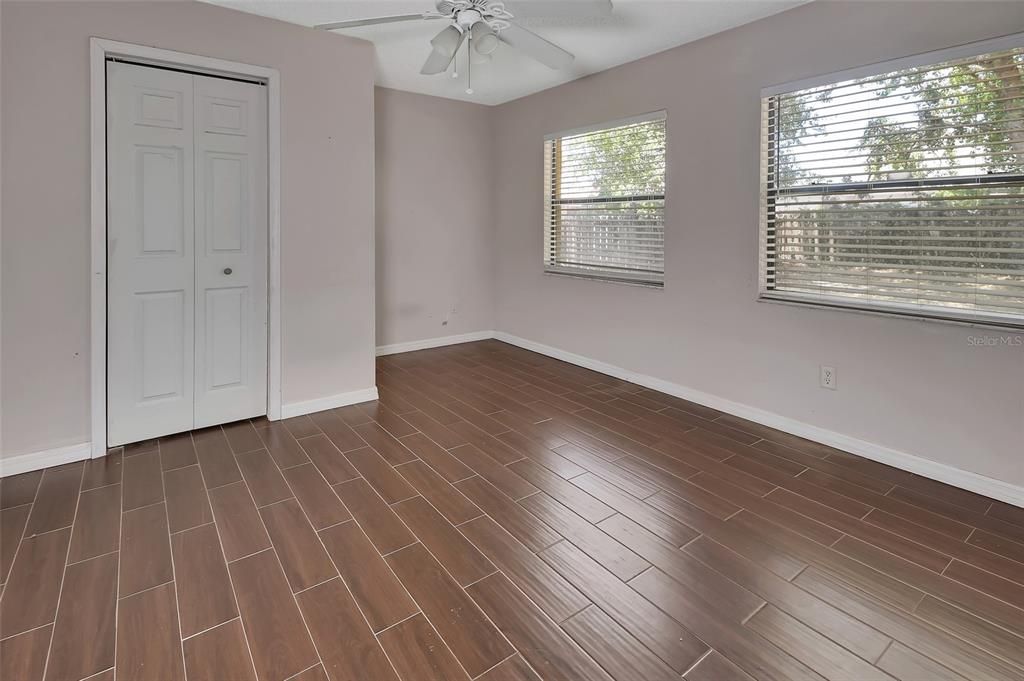 Active With Contract: $210,000 (3 beds, 2 baths, 1277 Square Feet)