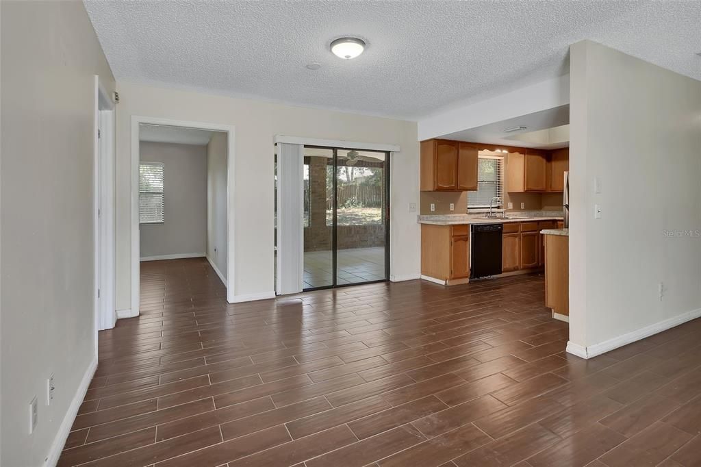 Active With Contract: $210,000 (3 beds, 2 baths, 1277 Square Feet)