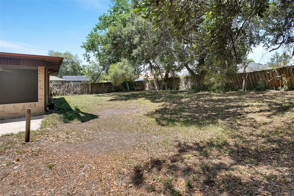 Active With Contract: $210,000 (3 beds, 2 baths, 1277 Square Feet)