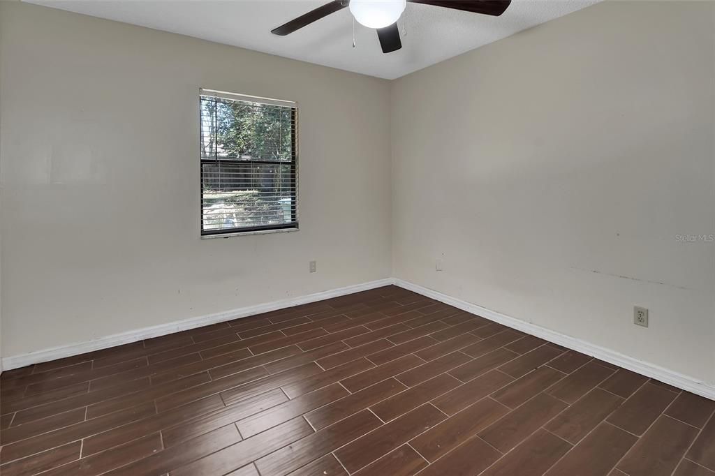 Active With Contract: $210,000 (3 beds, 2 baths, 1277 Square Feet)