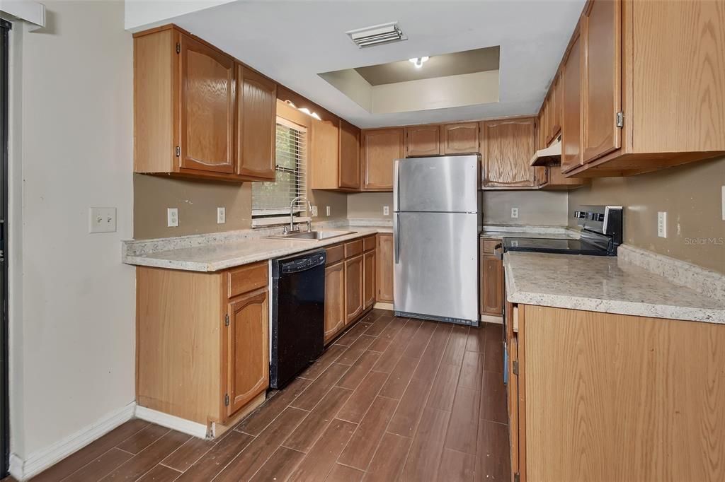 Active With Contract: $210,000 (3 beds, 2 baths, 1277 Square Feet)