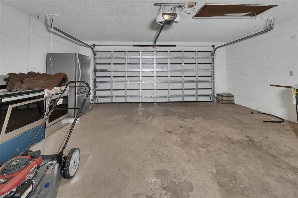 Active With Contract: $210,000 (3 beds, 2 baths, 1277 Square Feet)
