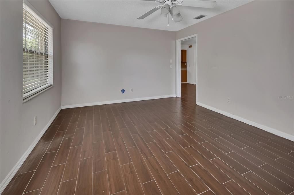 Active With Contract: $210,000 (3 beds, 2 baths, 1277 Square Feet)