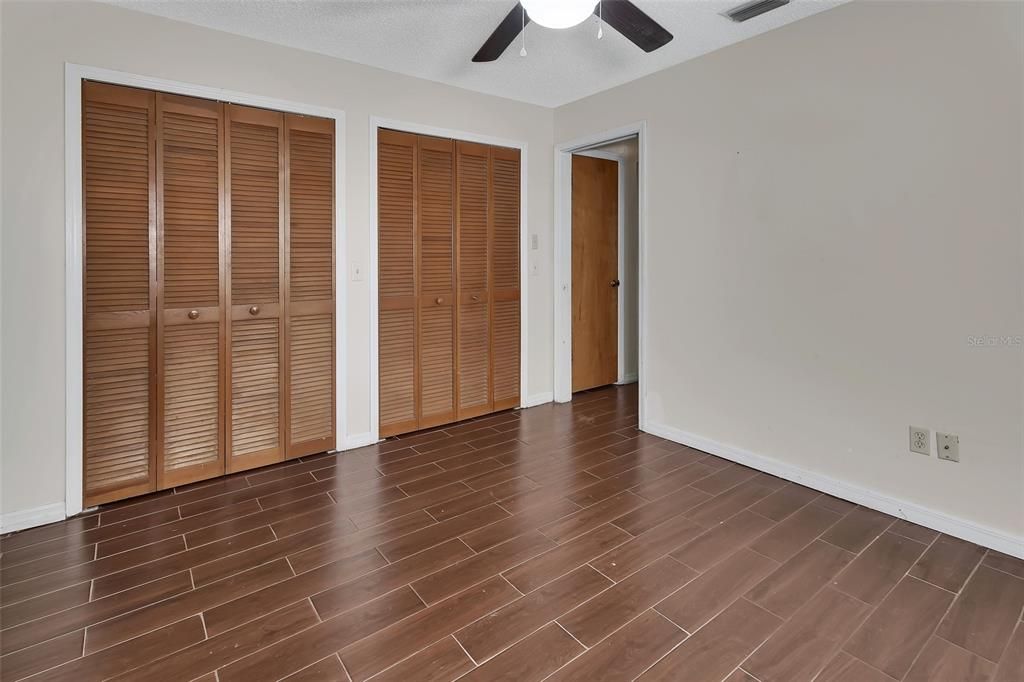 Active With Contract: $210,000 (3 beds, 2 baths, 1277 Square Feet)