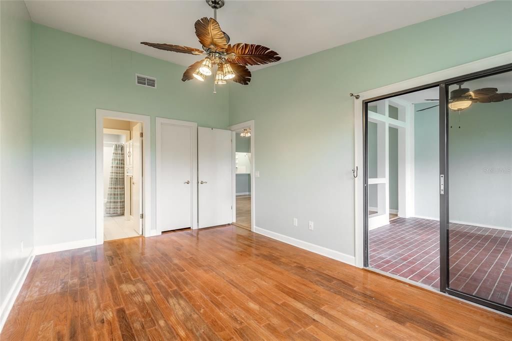 En Venta: $250,000 (2 camas, 2 baños, 1173 Pies cuadrados)