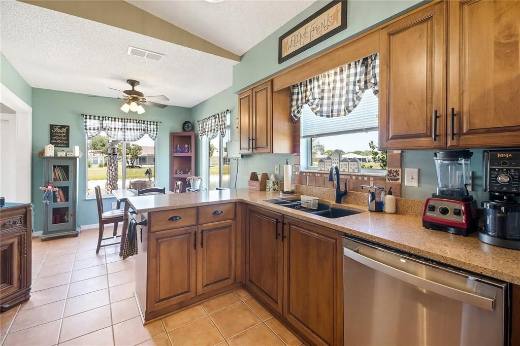 Activo con contrato: $259,900 (3 camas, 2 baños, 1735 Pies cuadrados)