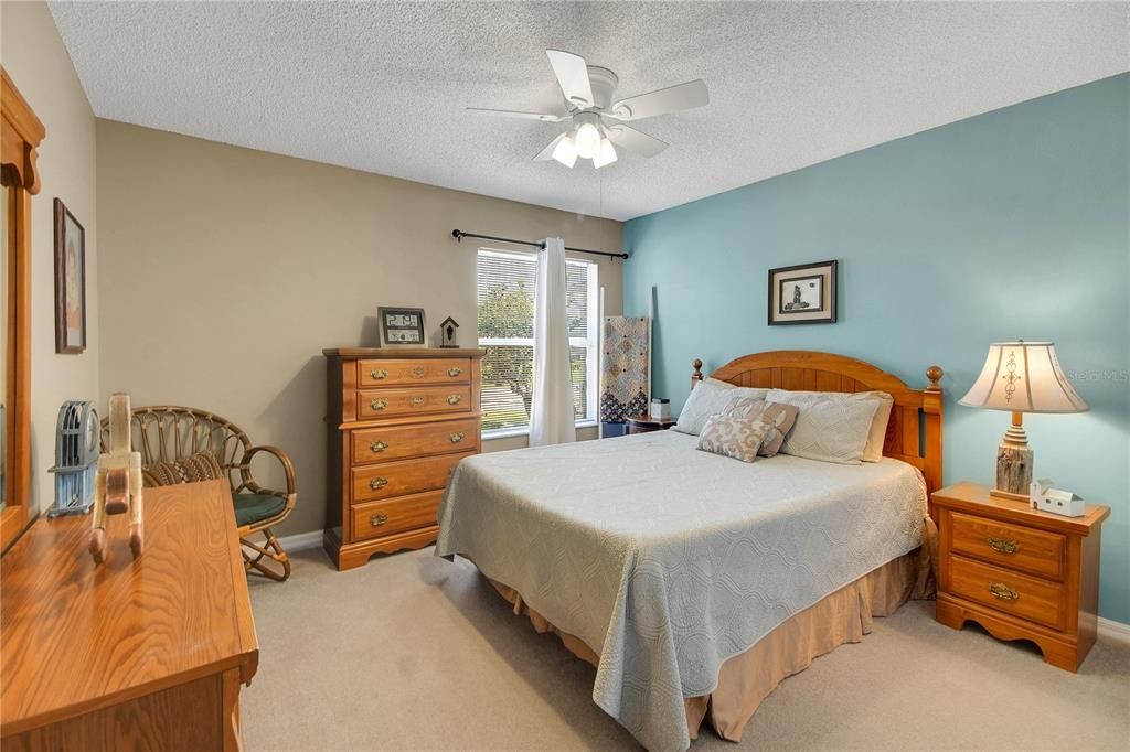 Activo con contrato: $259,900 (3 camas, 2 baños, 1735 Pies cuadrados)