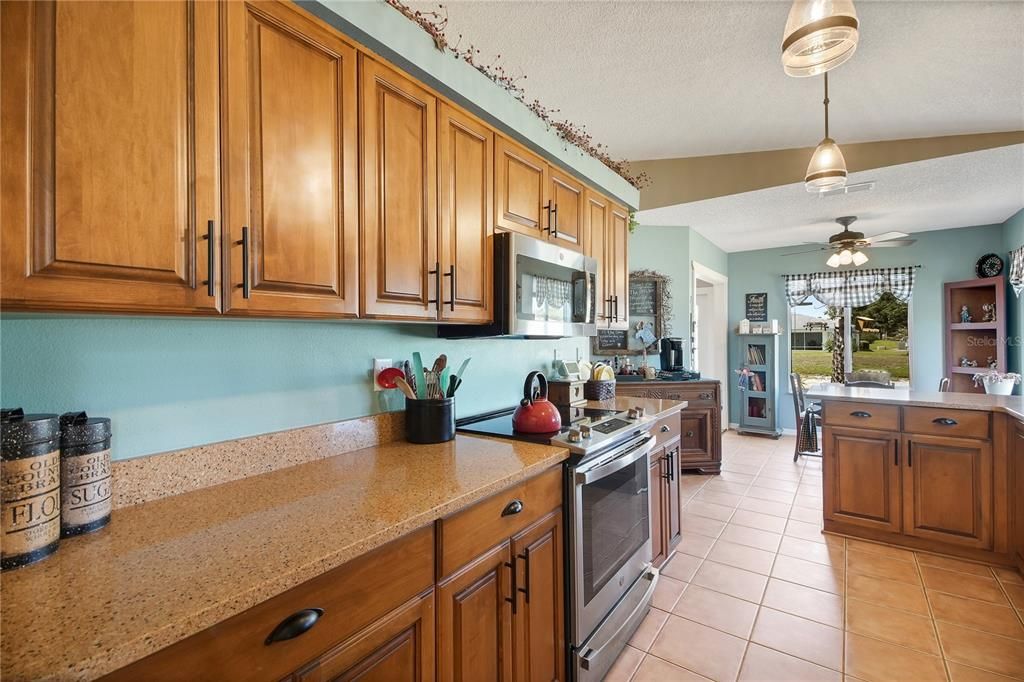 Activo con contrato: $259,900 (3 camas, 2 baños, 1735 Pies cuadrados)