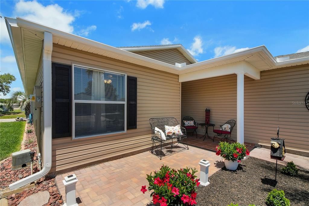 Activo con contrato: $259,900 (3 camas, 2 baños, 1735 Pies cuadrados)