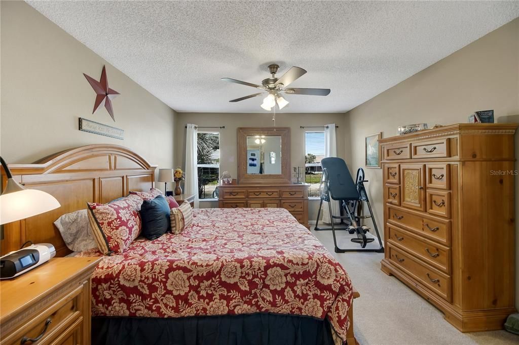 Activo con contrato: $259,900 (3 camas, 2 baños, 1735 Pies cuadrados)