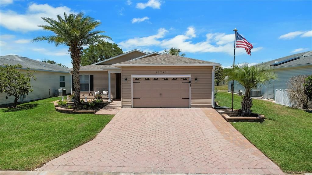 Activo con contrato: $259,900 (3 camas, 2 baños, 1735 Pies cuadrados)