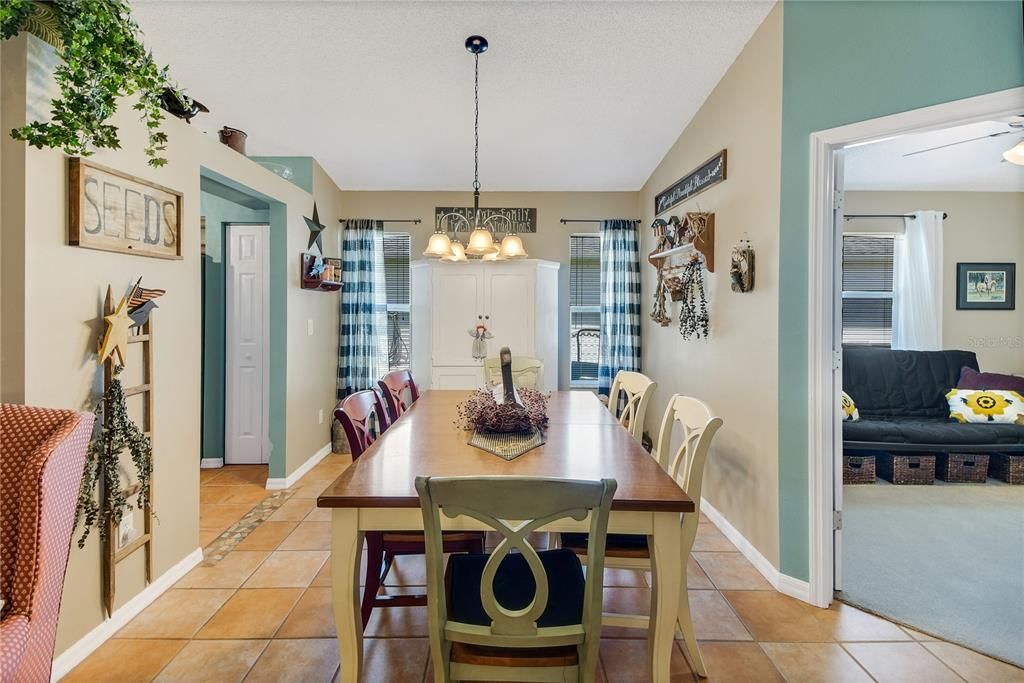 Activo con contrato: $259,900 (3 camas, 2 baños, 1735 Pies cuadrados)